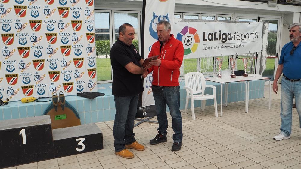 Entrega de placa FEDAS y agradecimiento